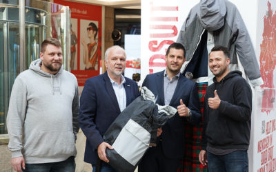 „people helping people“ spendet 20 Sheltersuits ans dwo