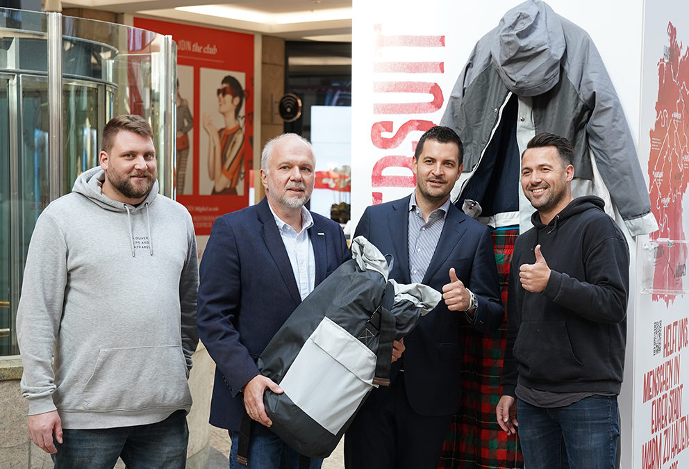 „people helping people“ spendet 20 Sheltersuits ans dwo