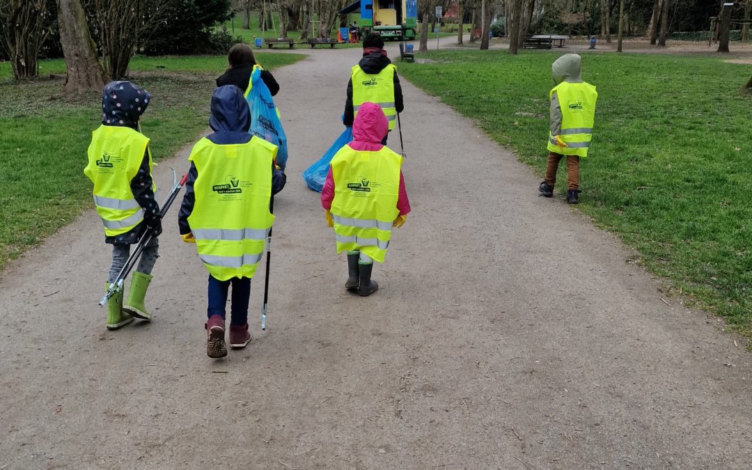 Oberhausener Frühjahrsputz 2023: Wohngruppe befreit Ruhrpark von Müll